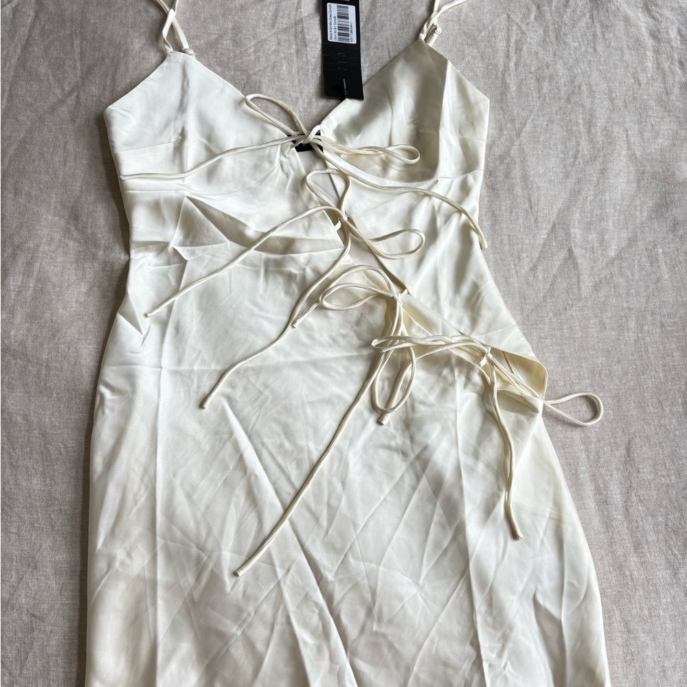 Lioness Ivory Satin Chemise - Picture 2 of 4